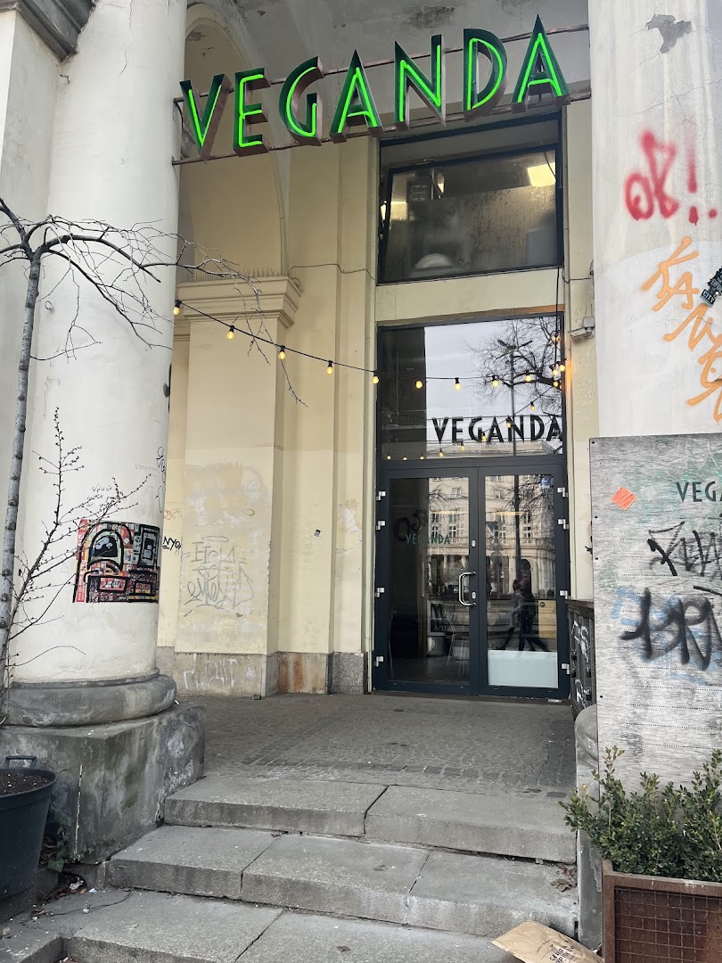 Wejście do Veganda na placu Zbawiciela